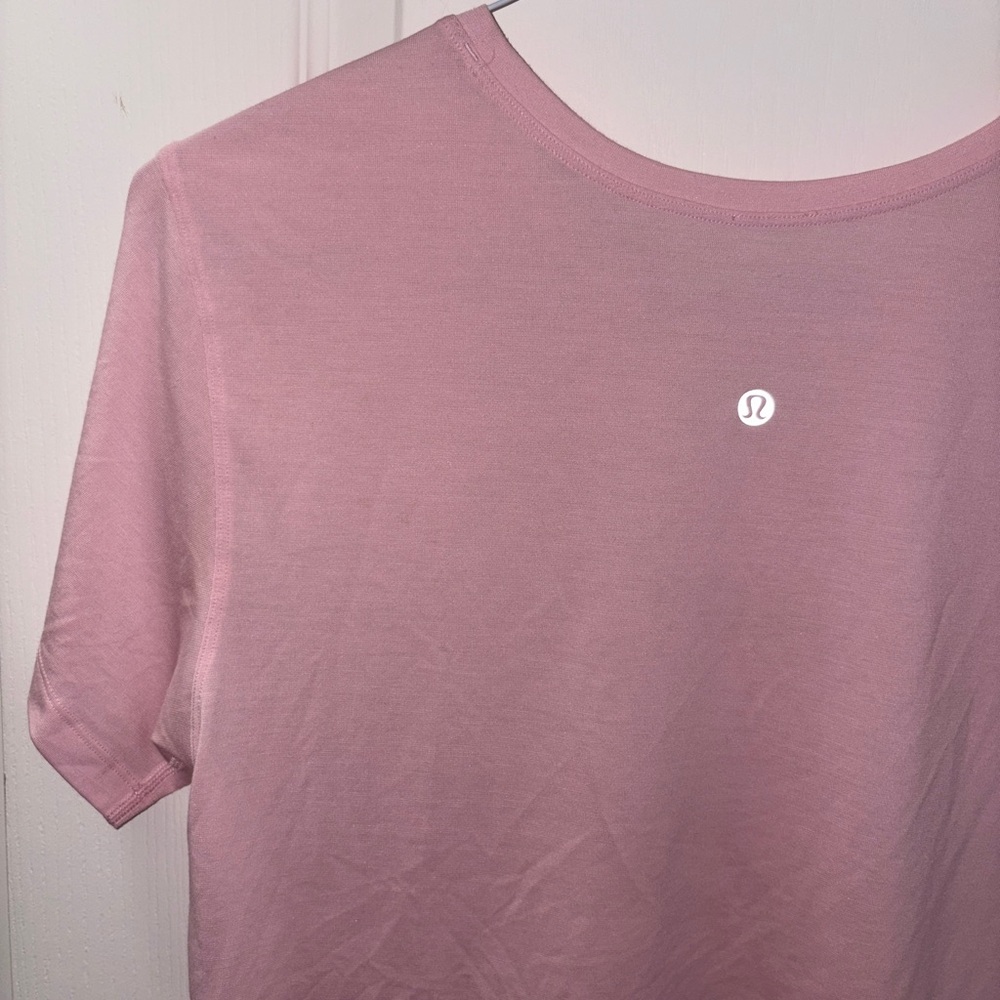 Women’s lululemon t shirt